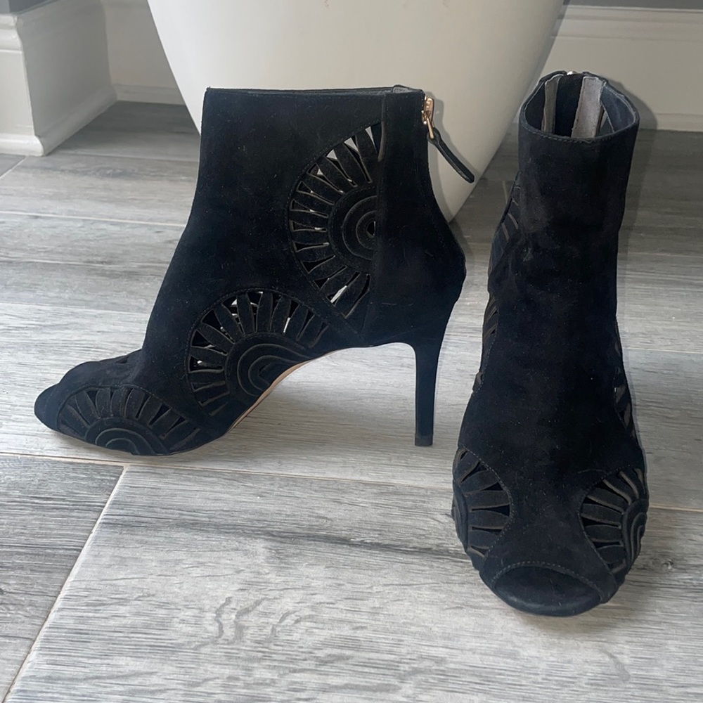 TORY BURCH Leyla Laser-Cut Suede Ankle Boots size 9
